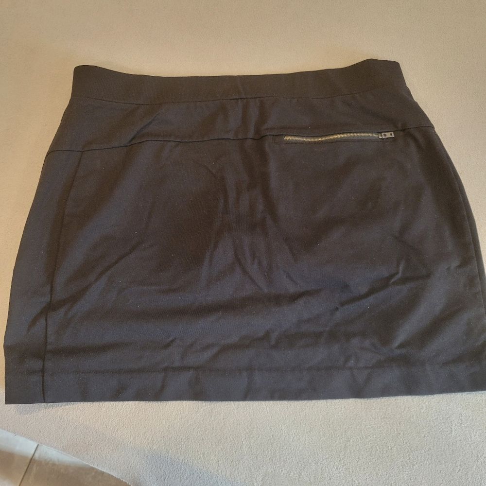 Athleta Black Skort Size Medium - image 6